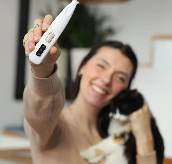 TrygPote™ – Vandafvisende kæledyr trimmer til sikker og stressfri pleje